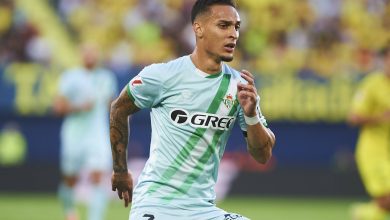 &lsquo;Est&aacute; iluminado&rsquo;: Antony coloca Villarreal no bolso e resgata Betis em decis&atilde;o antecipada