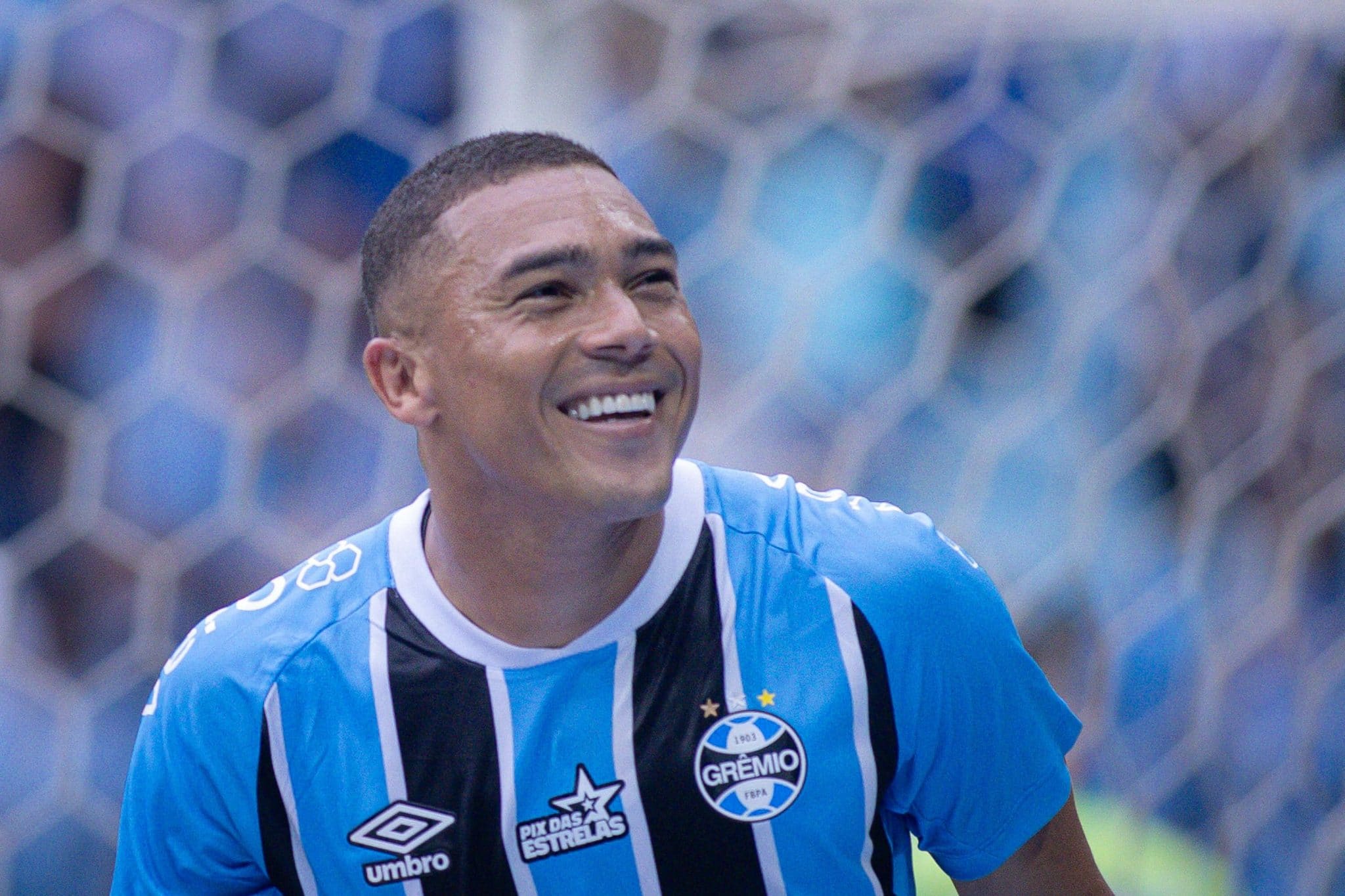 Fator novo do Gr&ecirc;mio decide de novo e se firma como trunfo que afastou o time do Z4