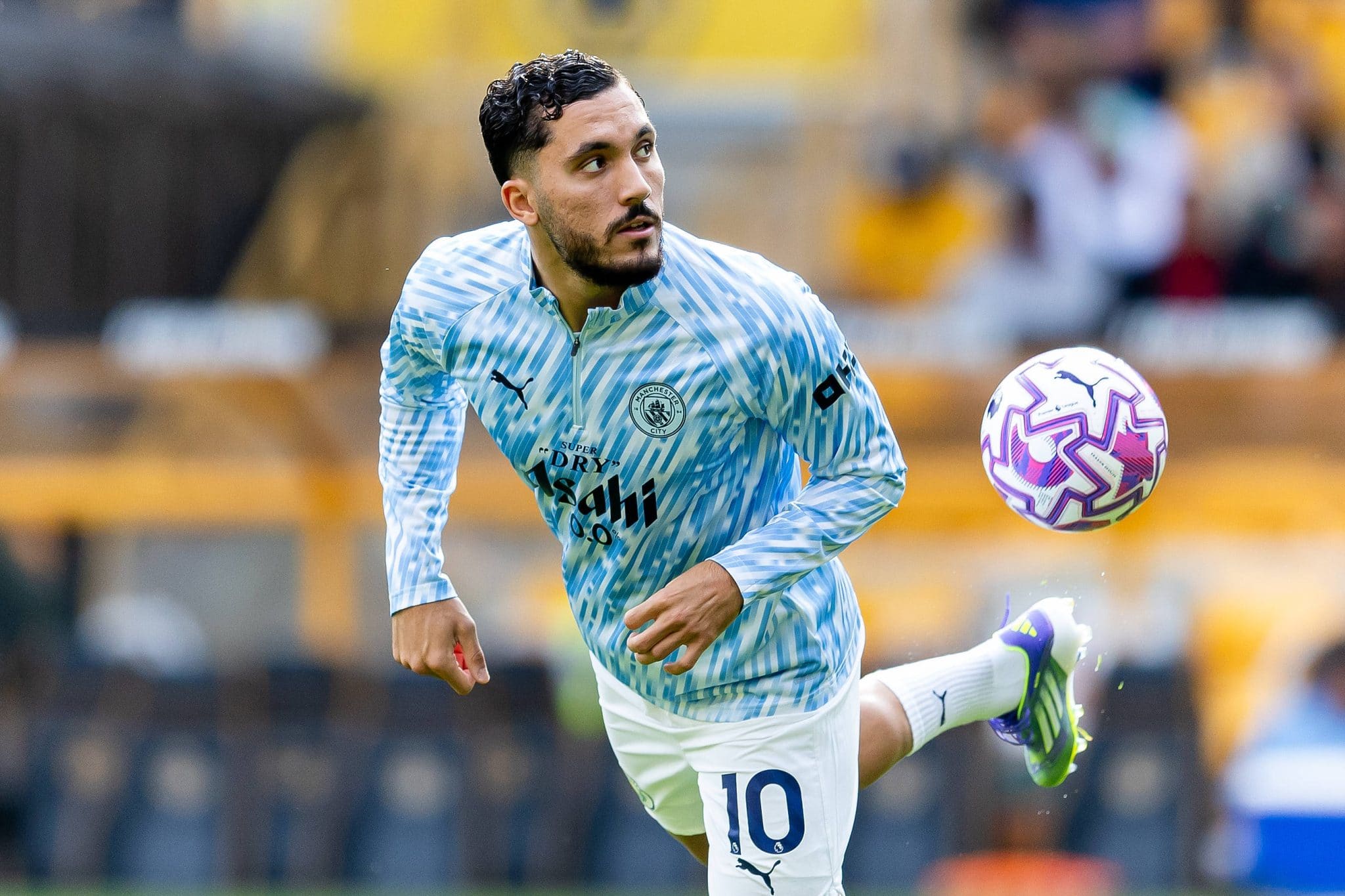 Cherki durante aquecimento do City 