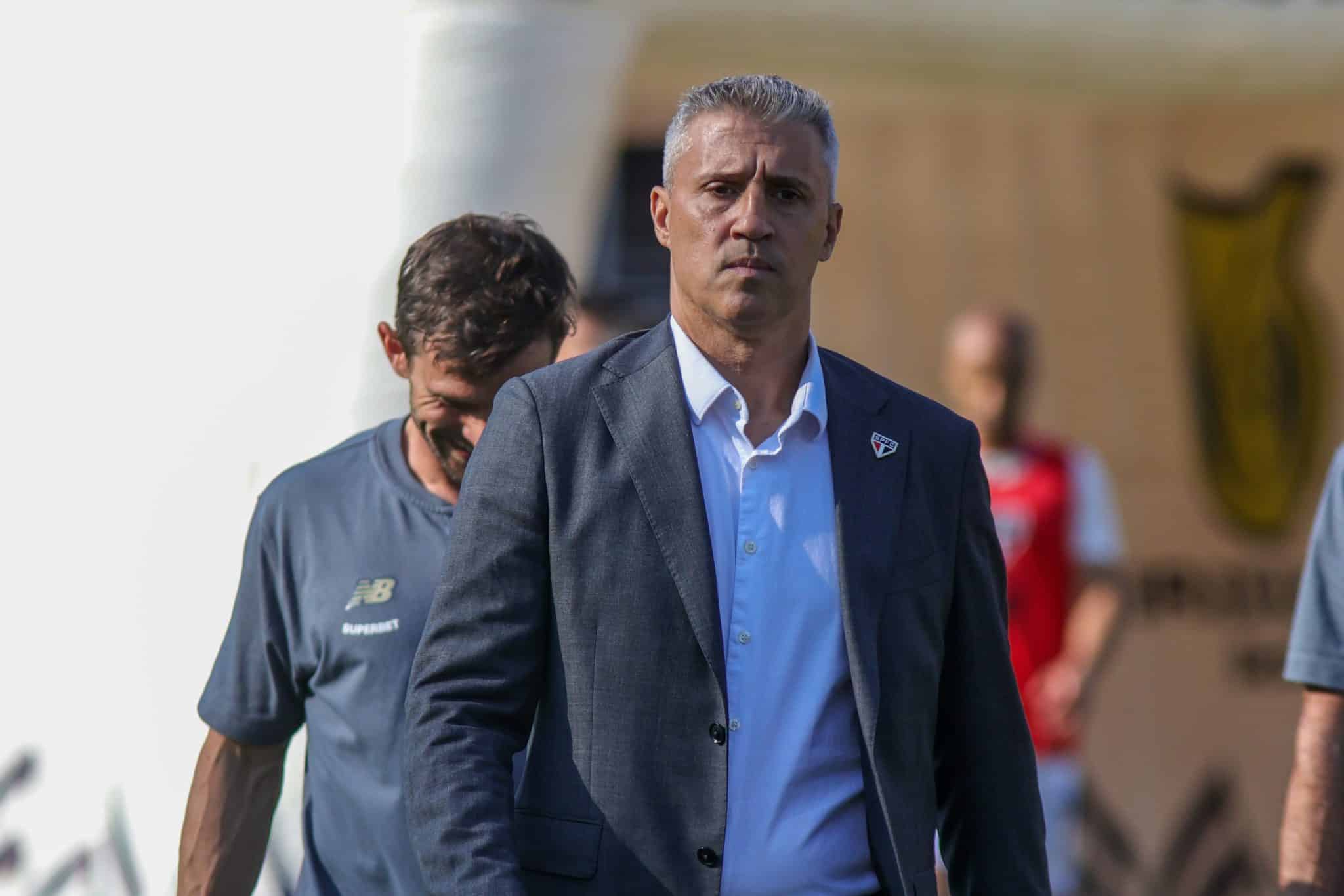 &lsquo;Tenho 50 anos e nunca vi nada t&atilde;o escandaloso&rsquo;: O desabafo de Crespo contra arbitragem