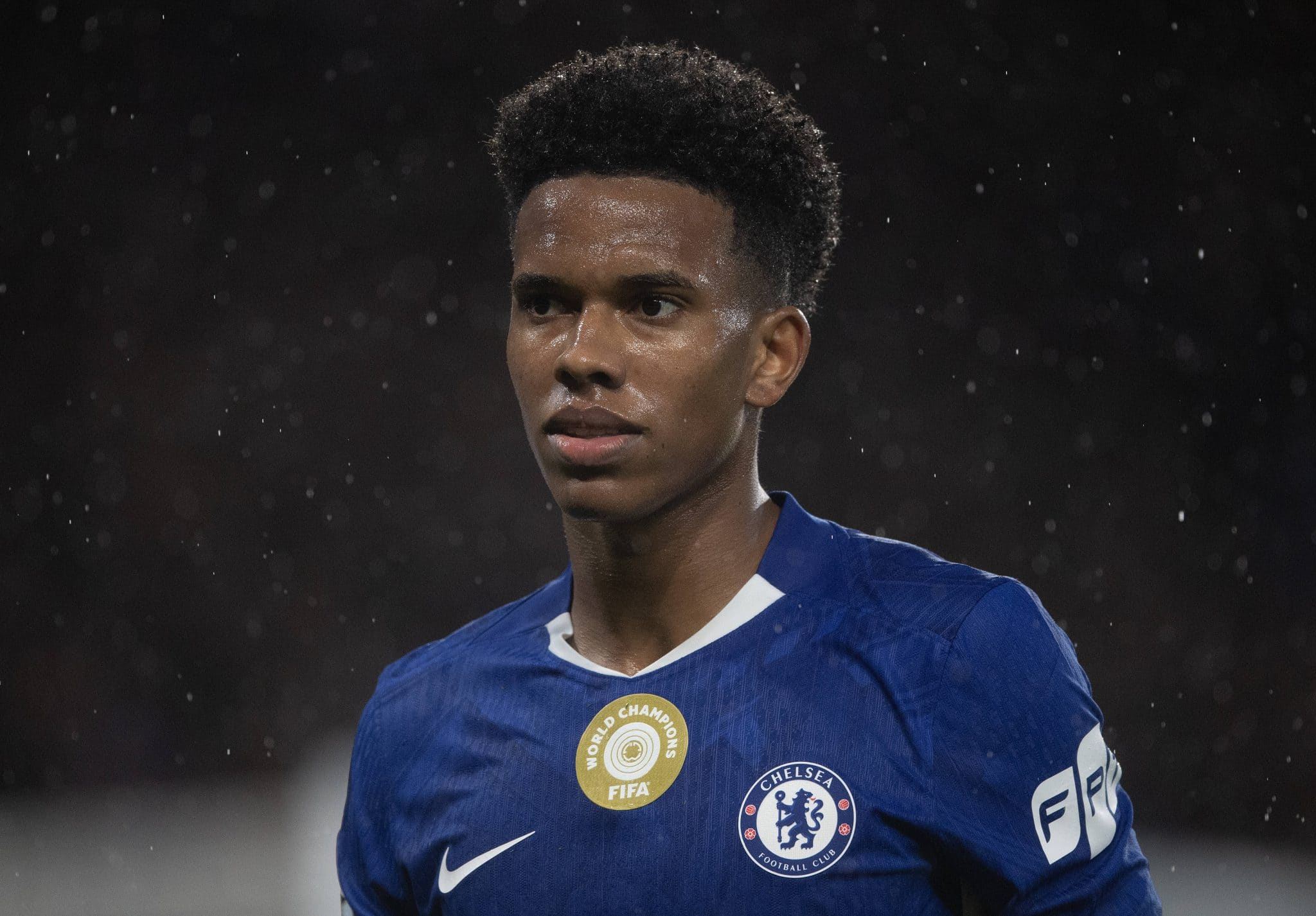 Ap&oacute;s maior janela da hist&oacute;ria, t&eacute;cnico do Liverpool usa Est&ecirc;v&atilde;o para justificar elenco curto