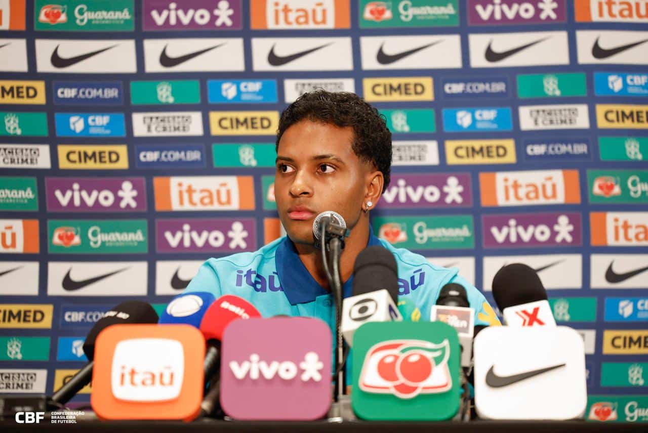 &lsquo;Eu sempre falei isso&rsquo;: Rodrygo elege grande diferencial de Ancelotti em reencontro na Sele&ccedil;&atilde;o