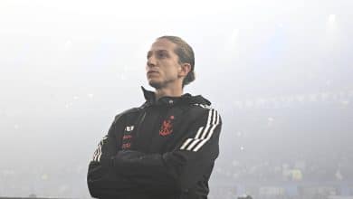 Nem expuls&atilde;o pol&ecirc;mica tirou vaga na final de um Flamengo que soube domar o &lsquo;inferno azul&rsquo;