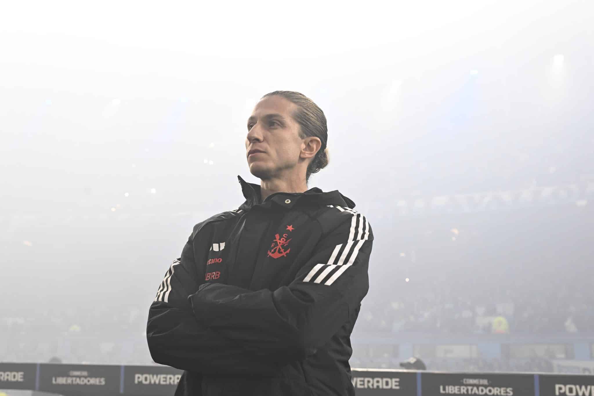 Nem expuls&atilde;o pol&ecirc;mica tirou vaga na final de um Flamengo que soube domar o &lsquo;inferno azul&rsquo;