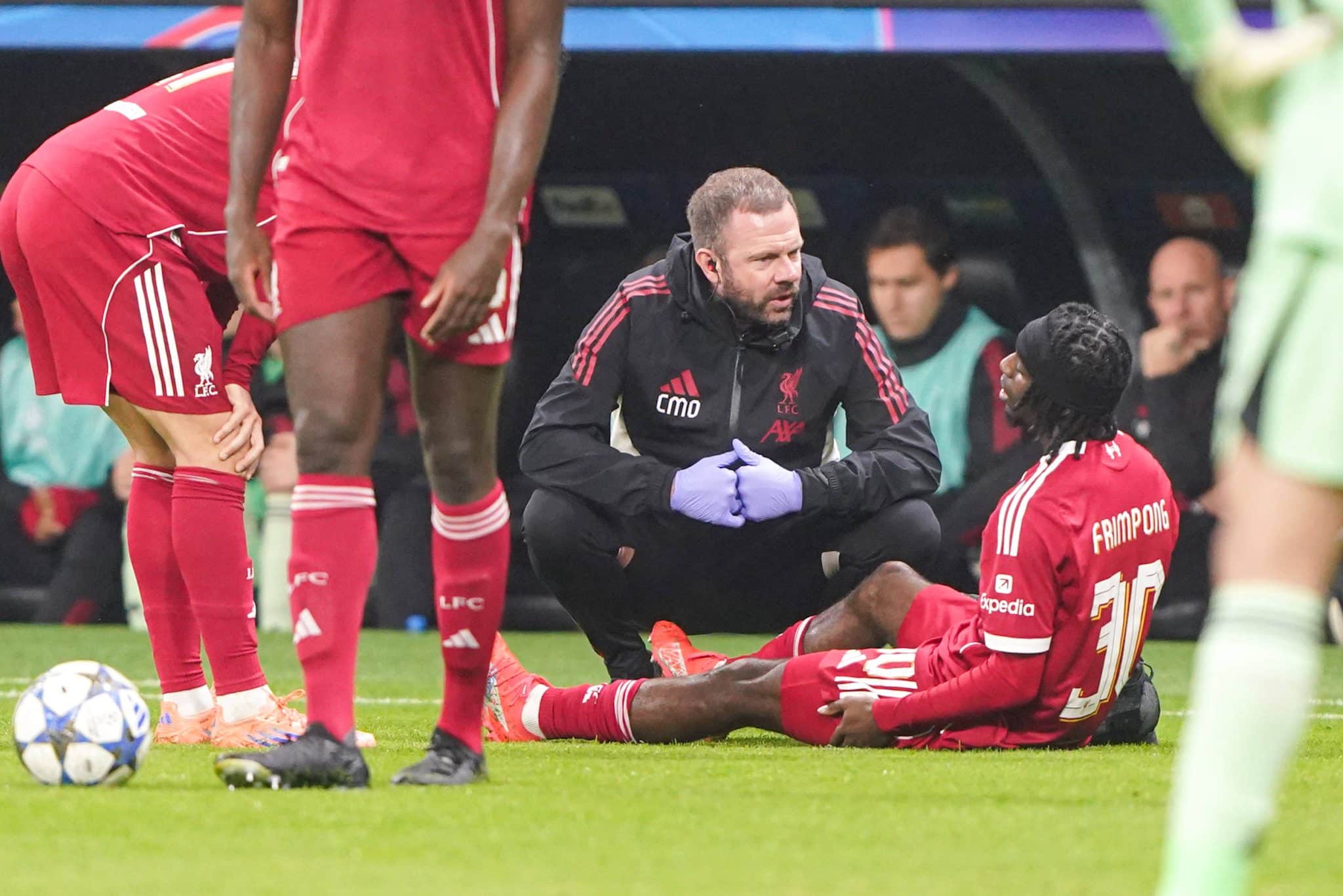 Frimpong sente les&atilde;o em jogo do Liverpool