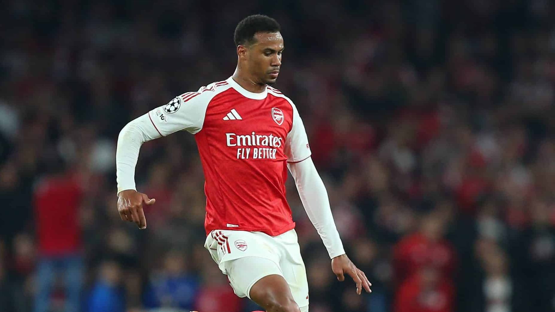 Gabriel Magalh&atilde;es em a&ccedil;&atilde;o pelo Arsenal