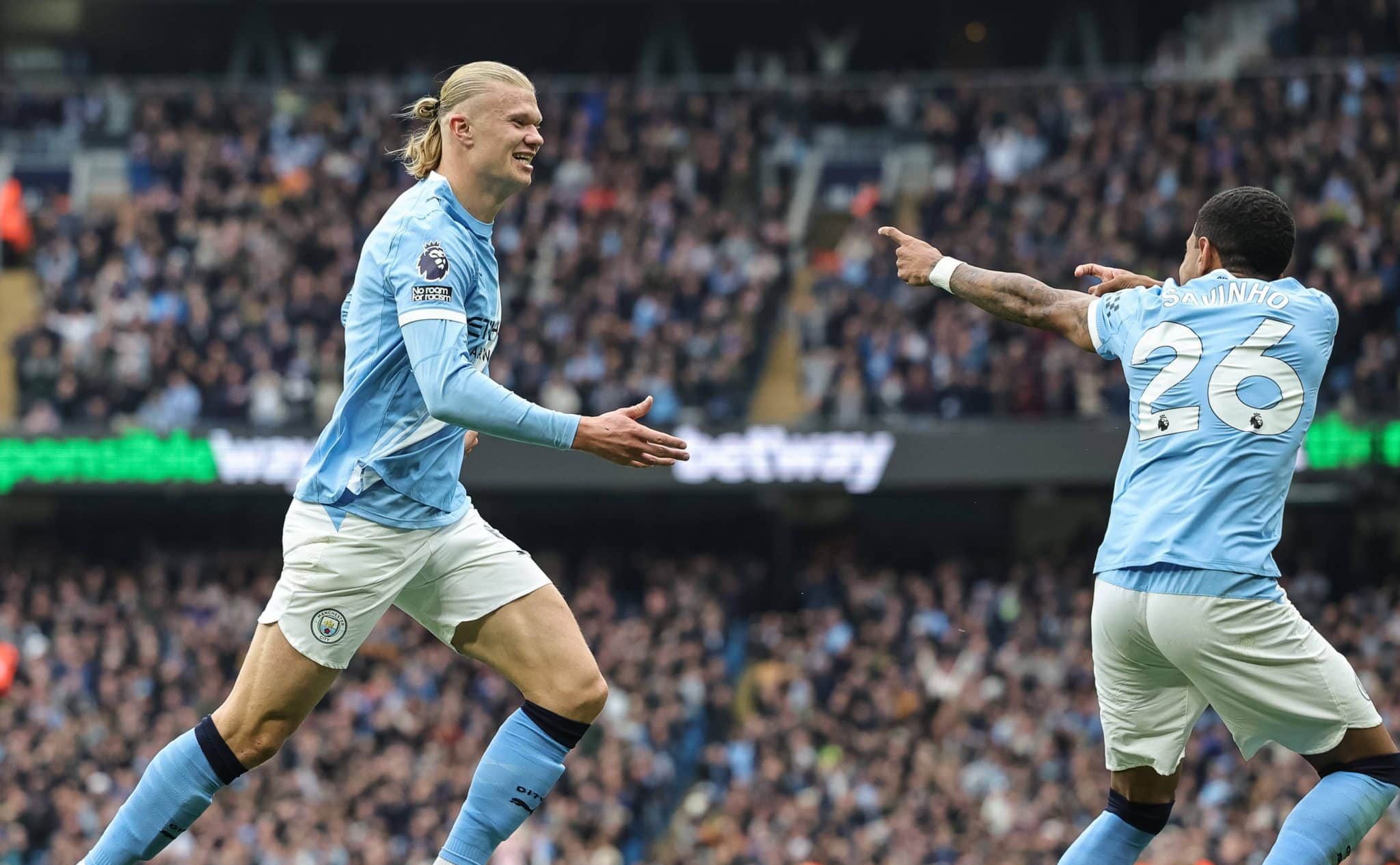 Haaland com recordes e assist&ecirc;ncia de Savinho marcam vit&oacute;ria que leva o Manchester City &agrave; lideran&ccedil;a