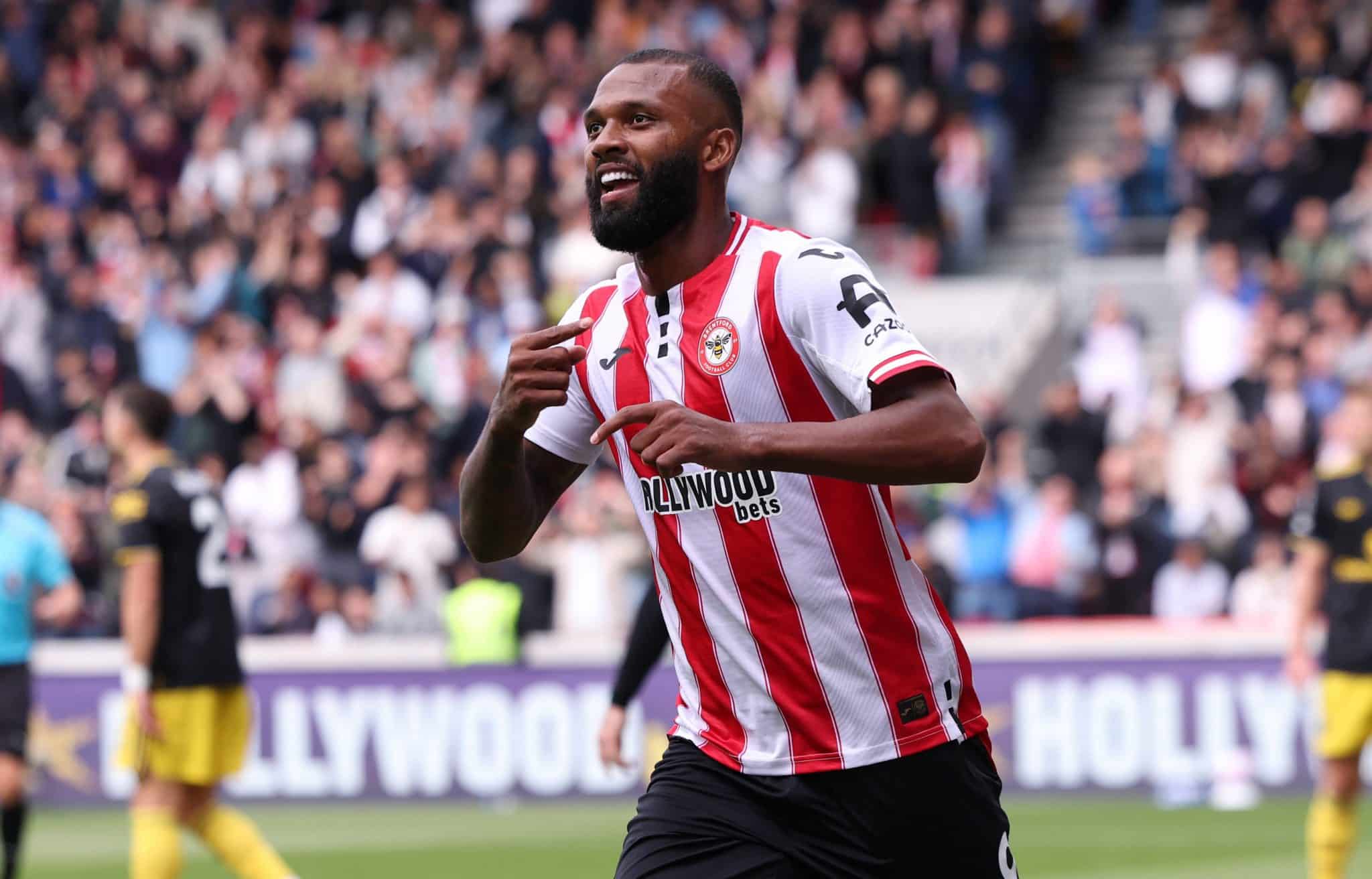 Igor Thiago comemora gol do Brentford