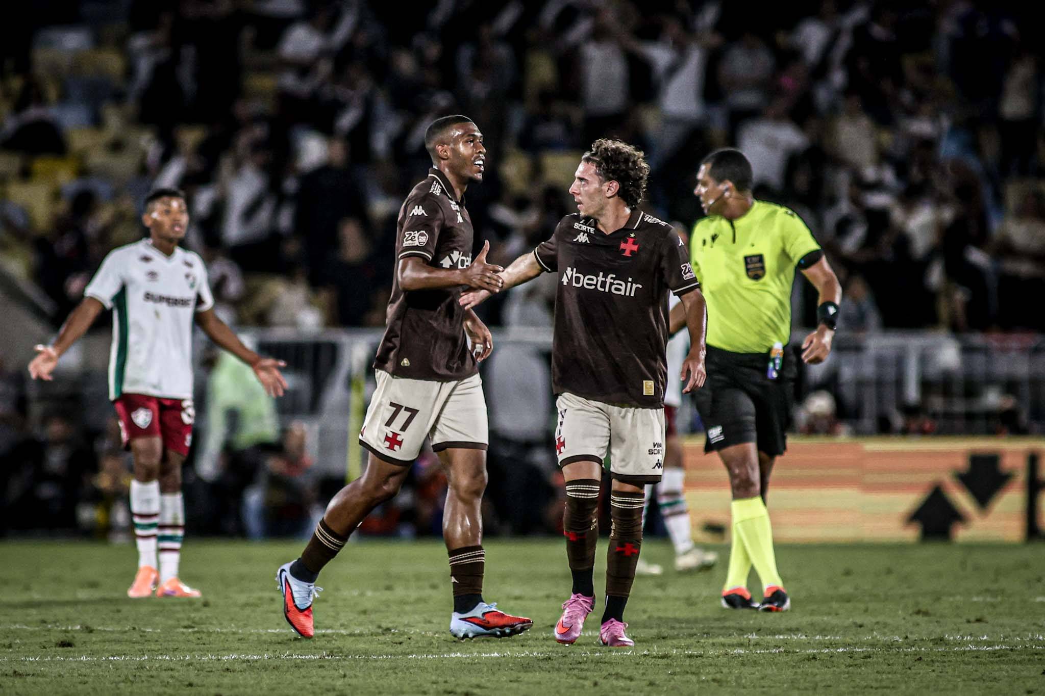 Rayan e Nuno garantiram vit&oacute;ria do Vasco sobre o Fluminense (Foto: Imago)