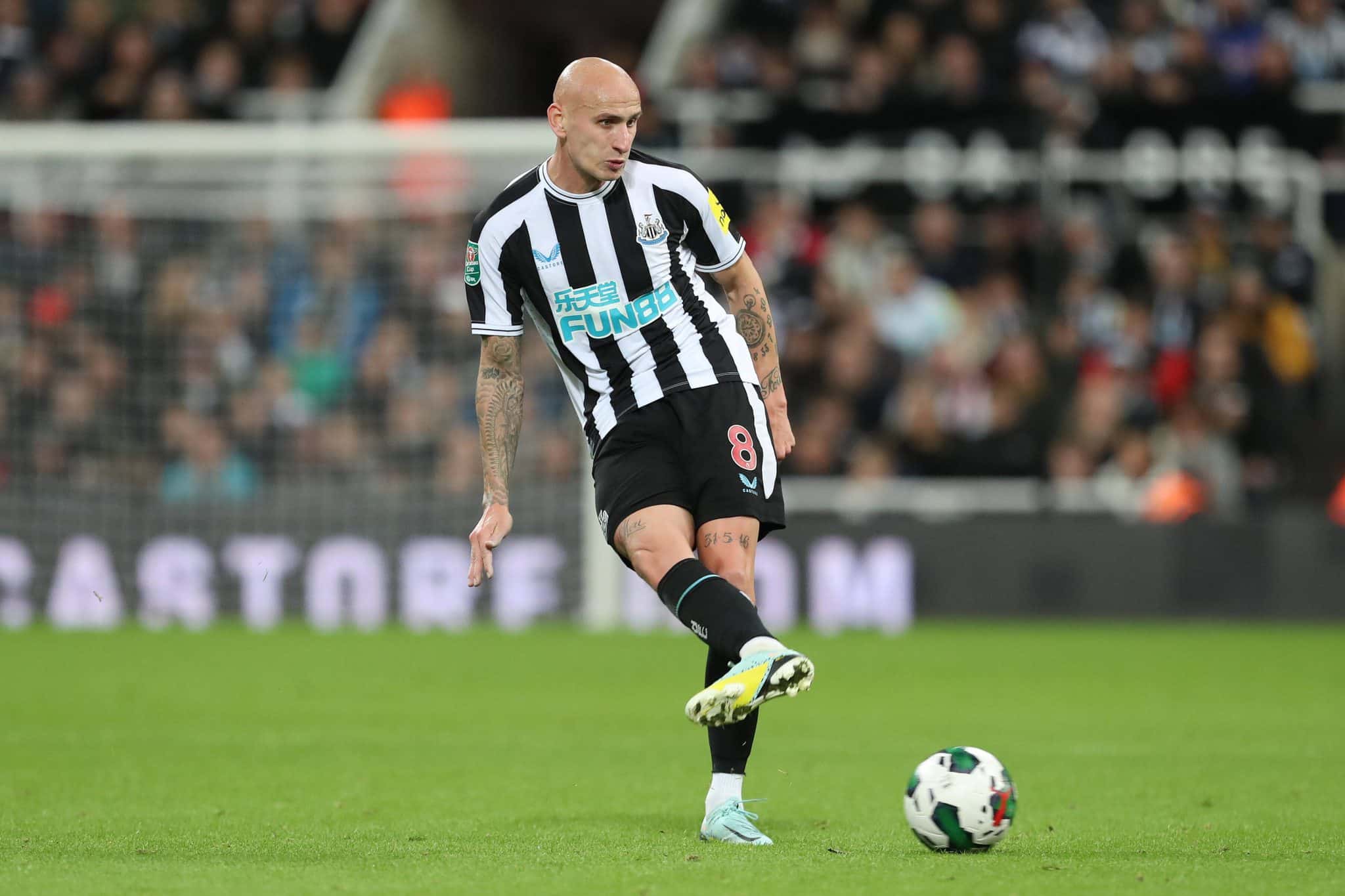 Jonjo Shelvey em atuação pelo Newcastle (Foto: IMAGO)