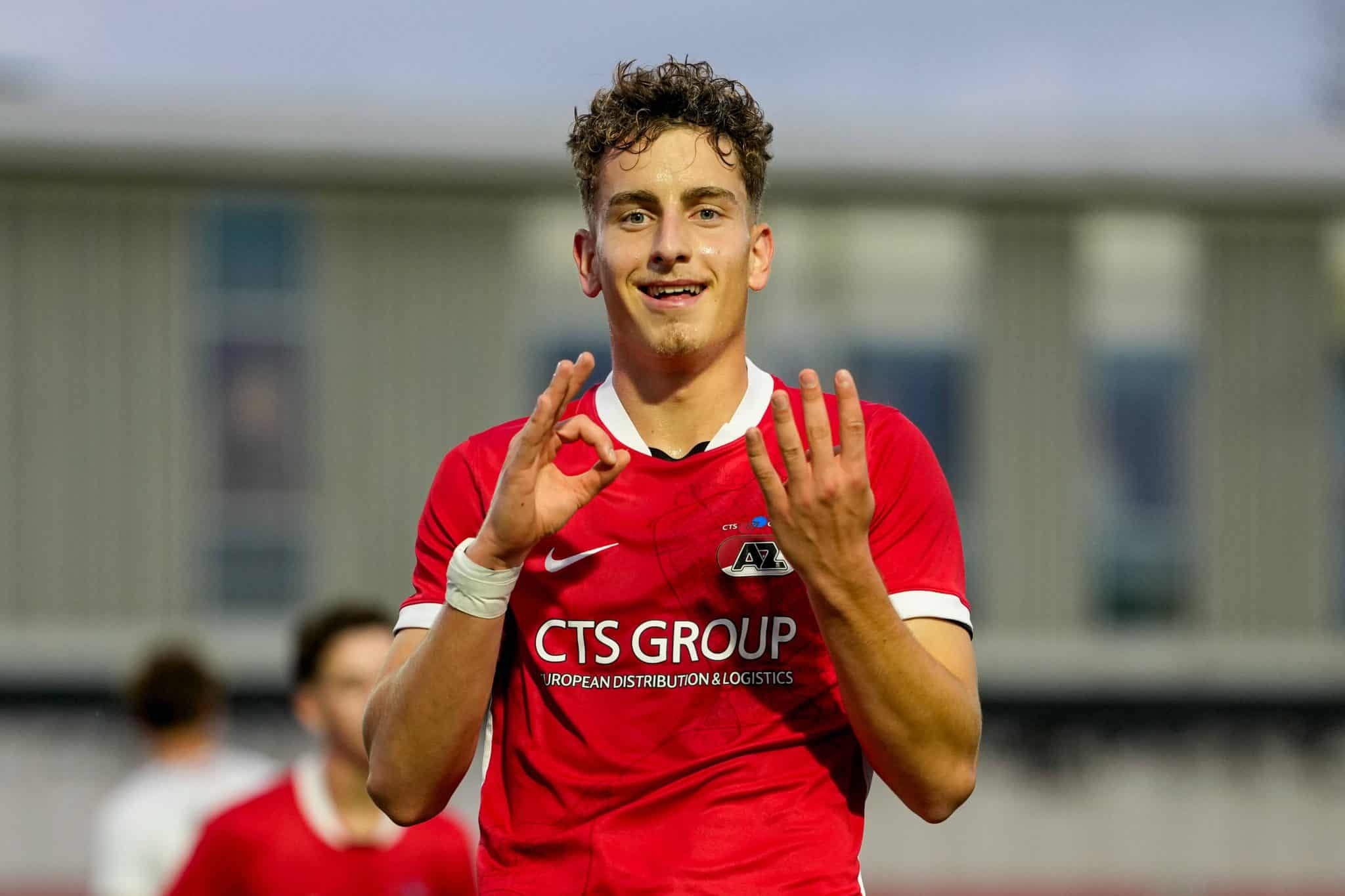 Kovacs comemora gol pelo AZ na Uefa Youtg League (Foto: Imago)