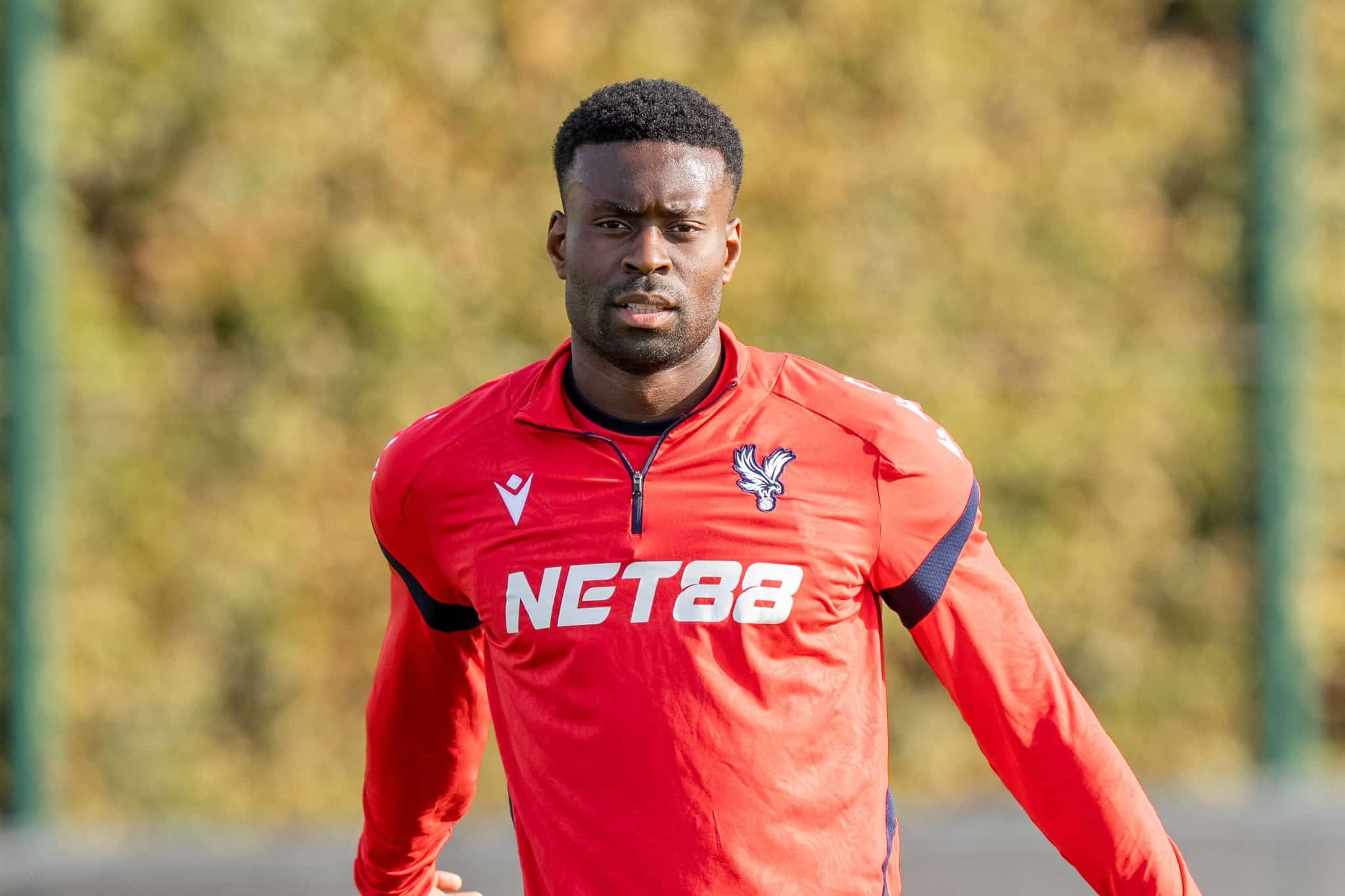 Marc Gu&eacute;hi durante treino do Crystal Palace