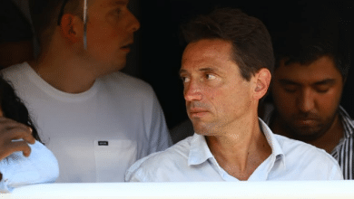 Pedras, insultos e viatura policial: O conturbado retorno do presidente do San Lorenzo ao clube