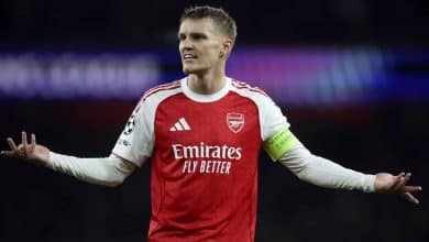 Velho problema atormenta Arsenal em vit&oacute;ria pouco convincente na Champions League