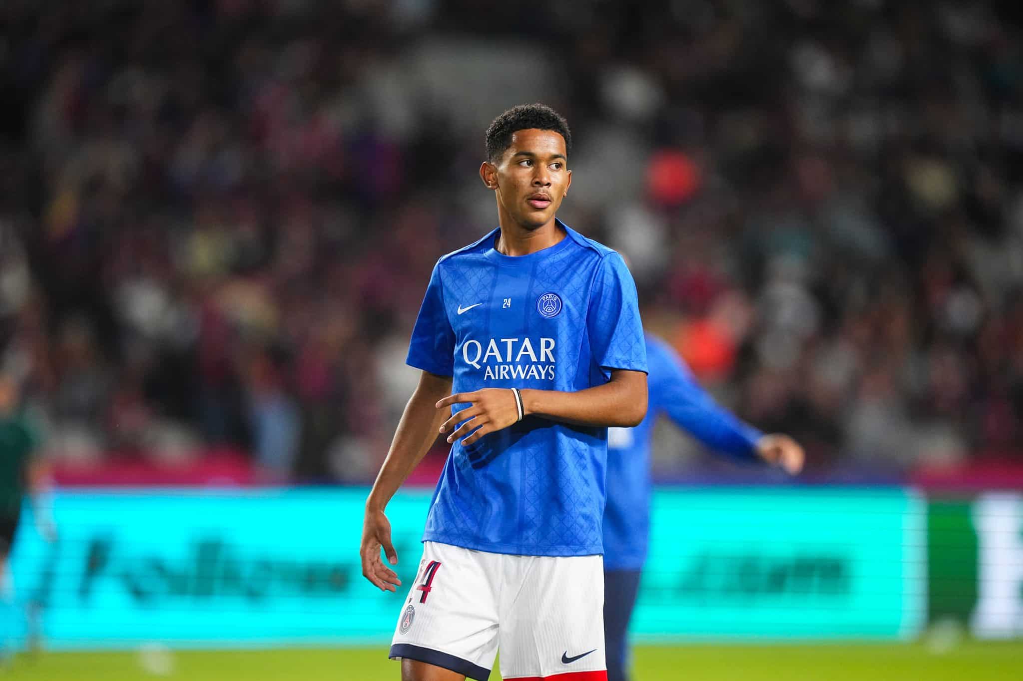 Mayulu durante aquecimento do PSG