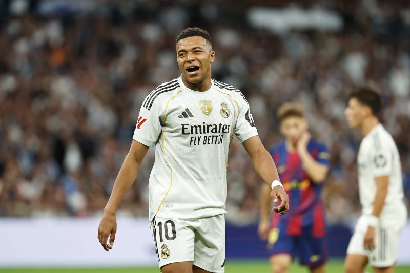 ‘Era bem óbvio’: Goleiro do Barcelona conta segredo para pegar pênalti de Mbappé 