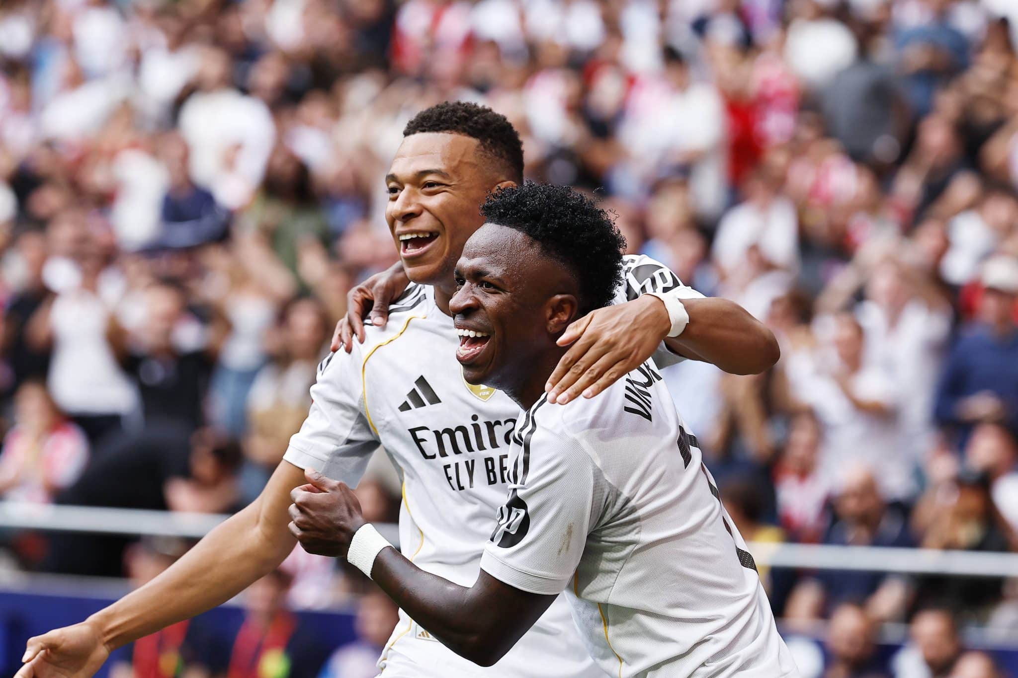 &lsquo;Falam de n&oacute;s por tudo&rsquo;: Mbapp&eacute; detalha rela&ccedil;&atilde;o com Vini Jr em chegada ao Real Madrid