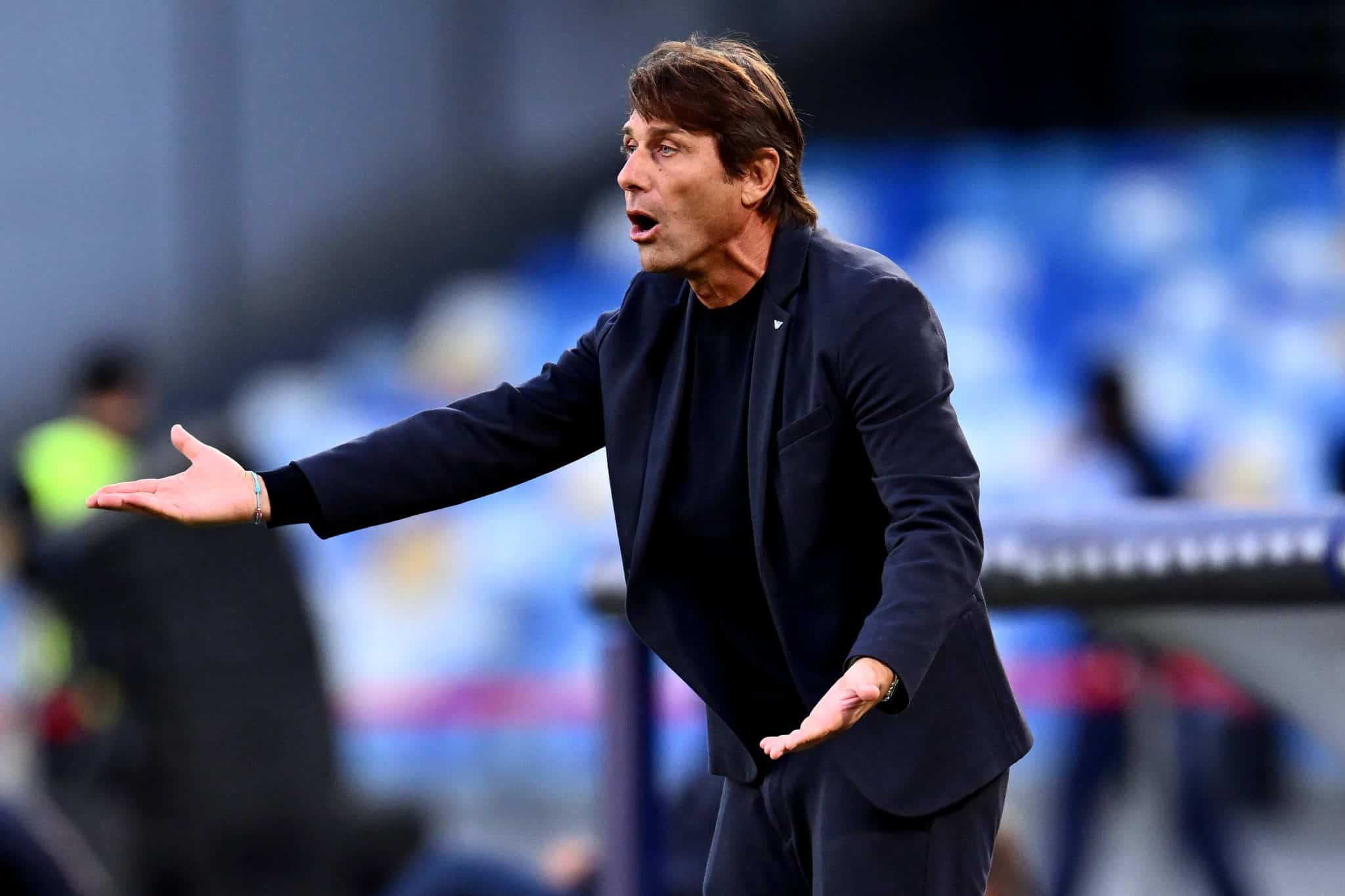 Antonio Conte em Napoli x Genoa (Foto: Imago)