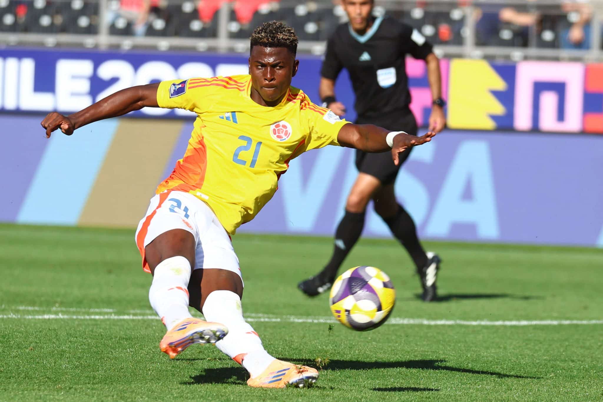 N&eacute;iser Villarreal em a&ccedil;&atilde;o pela sele&ccedil;&atilde;o colombiana sub-20 