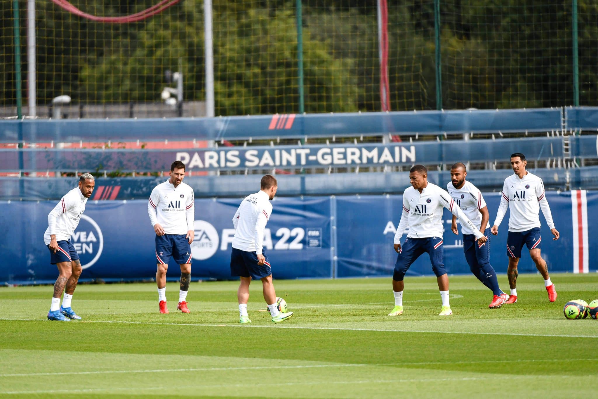 Treino do PSG em 2021 com Neymar, Messi, Mbapp&eacute;, Rafinha Alc&acirc;ntara, Di Mar&iacute;a e Verratti