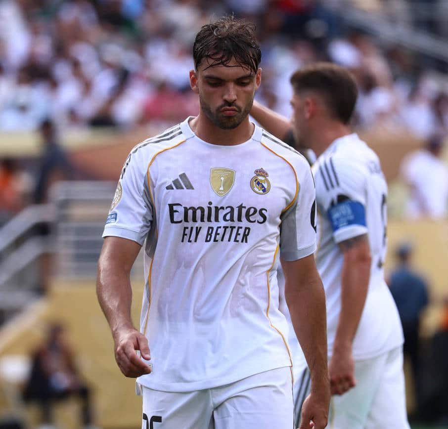 Asencio em partida do Real Madrid
