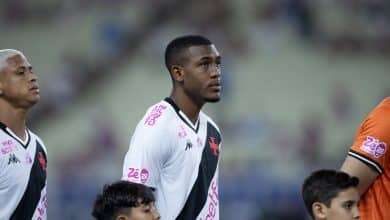 Apesar de Hugo Moura, Vasco se adapta e conta com brilho de Rayan para afundar Fortaleza