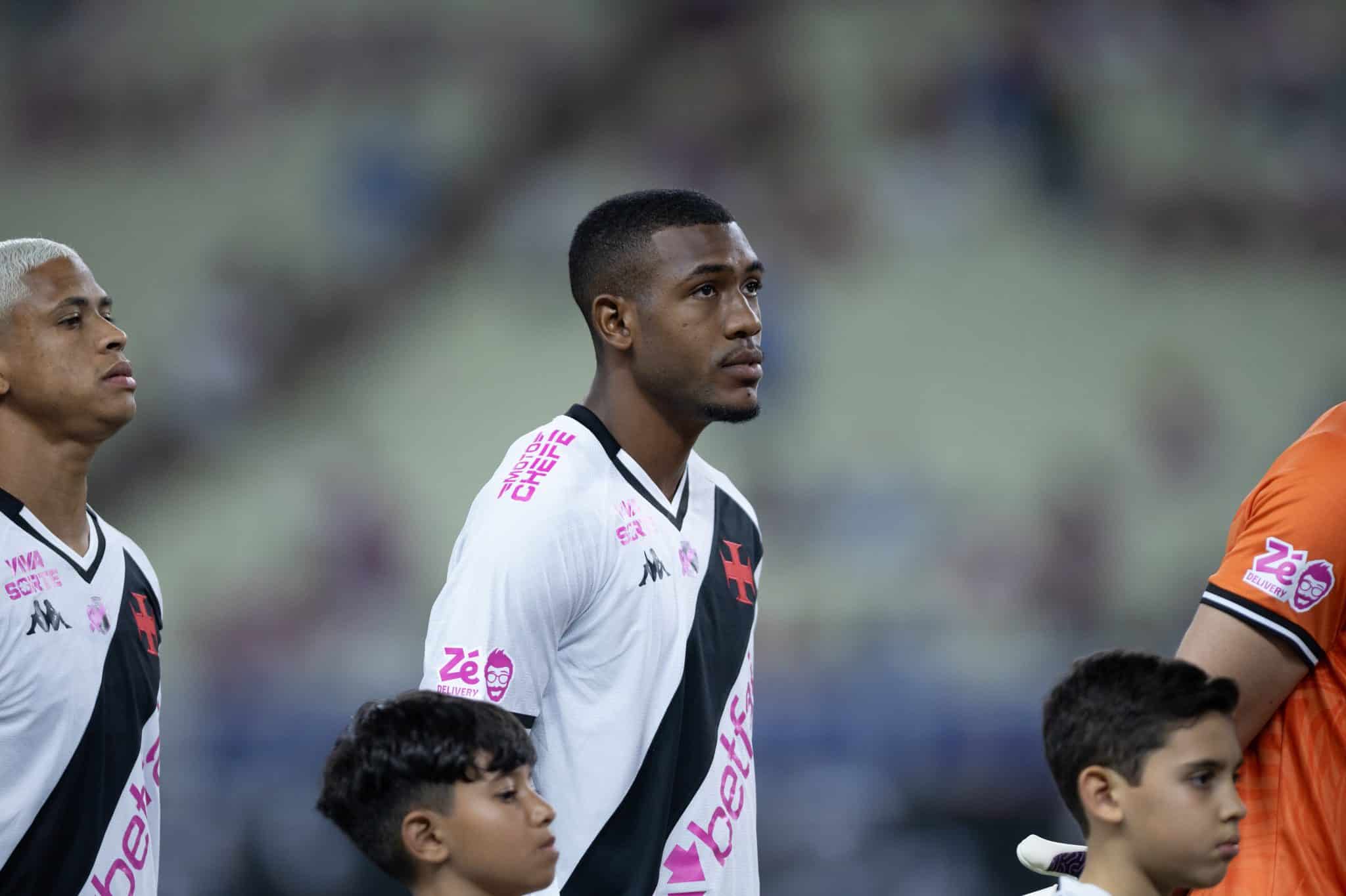 Apesar de Hugo Moura, Vasco se adapta e conta com brilho de Rayan para afundar Fortaleza