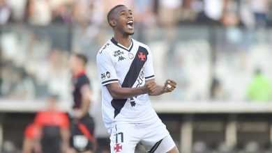 Apesar dos problemas de sempre, joias do Vasco evitam trag&eacute;dia contra Vit&oacute;ria em virada &eacute;pica