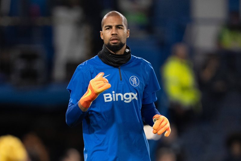 Titular de seleção e ex-unanimidade do Barcelona: Os dois alvos do Chelsea para o gol