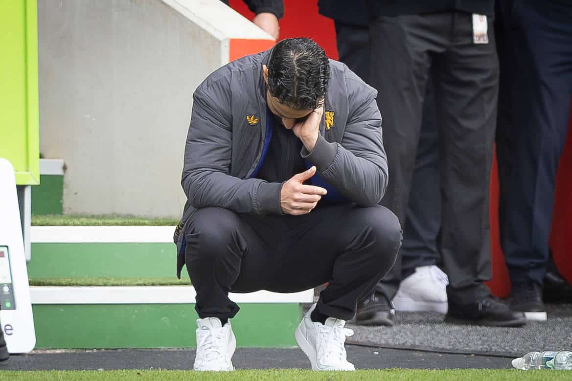 R&uacute;ben Amorim cabisbaixo durante jogo do Manchester United