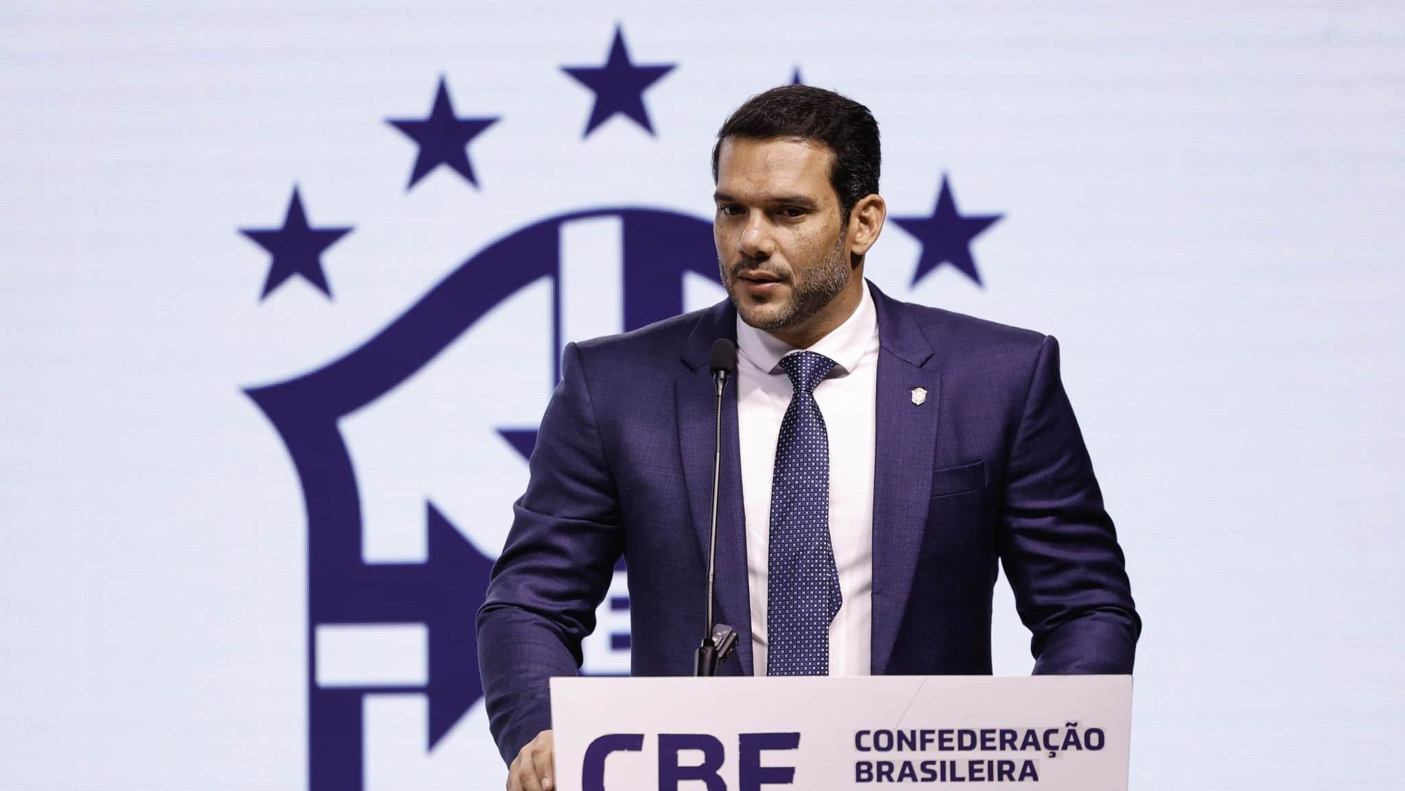 Presidente da CBF, Samir Xaud apresenta o calend&aacute;rio brasileiro para 2026 (Foto: Rafael Ribeiro/CBF)