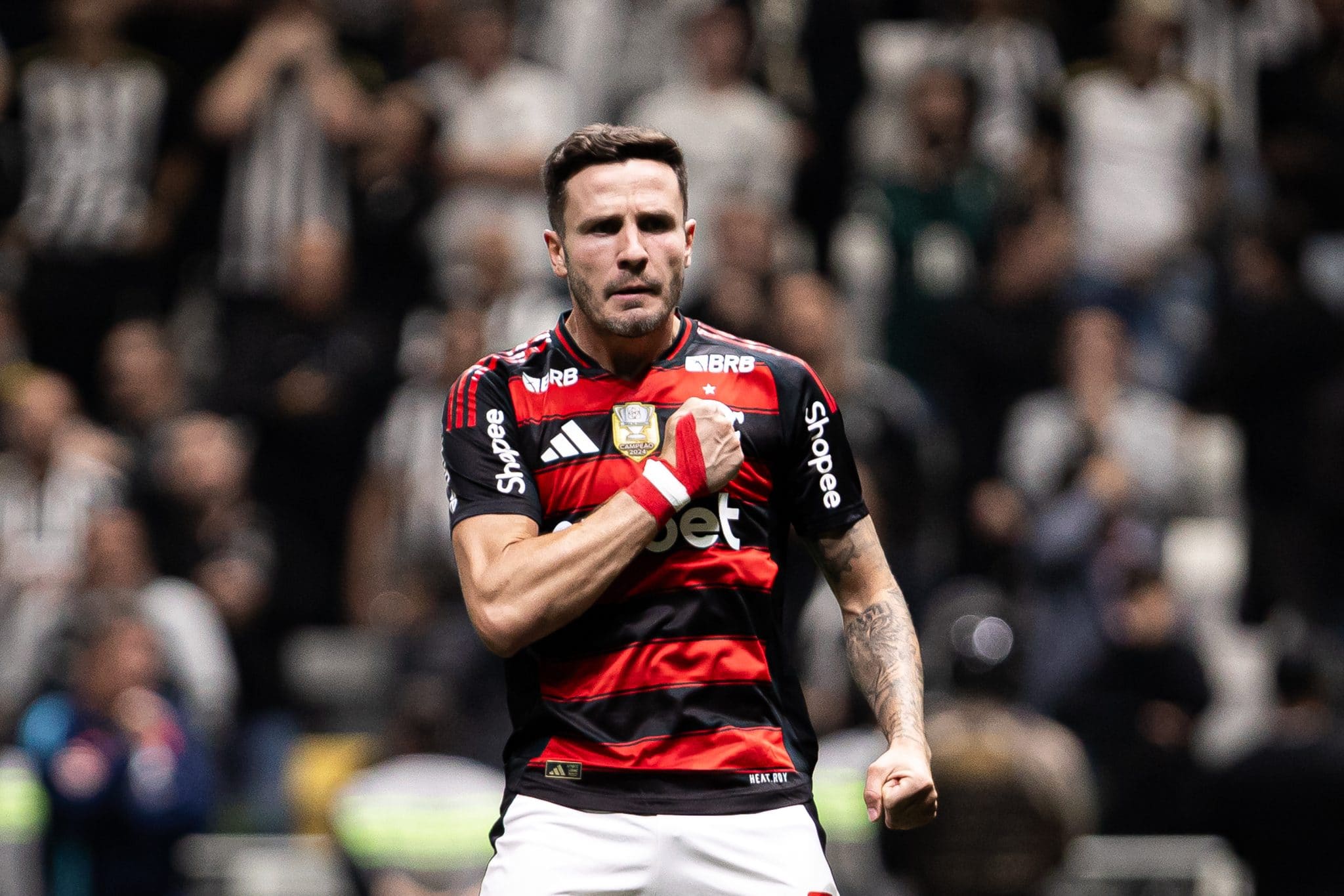 Sa&uacute;l celebra ap&oacute;s converter p&ecirc;nalti pelo Flamengo