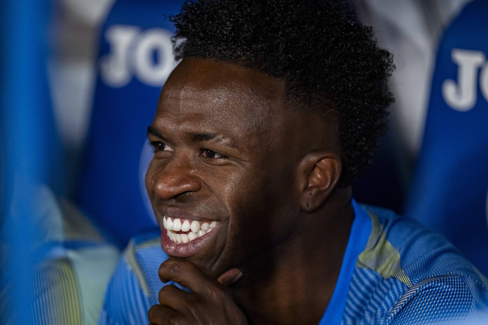 Vinicius Jr sai do banco, consagra Mbapp&eacute; e salva Real Madrid de t&aacute;tica irritante do Getafe