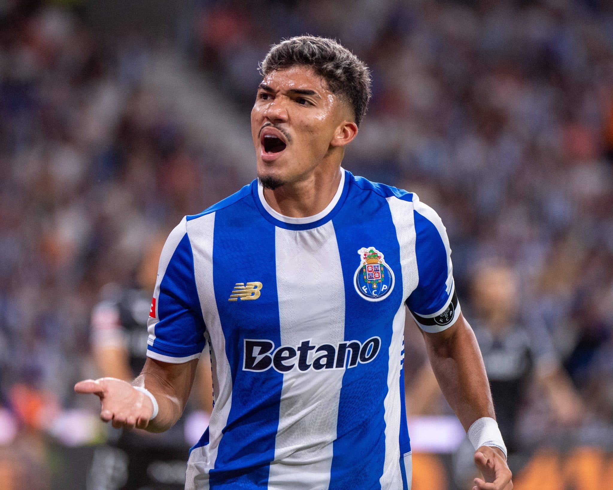 William Gomes celebra gol pelo Porto