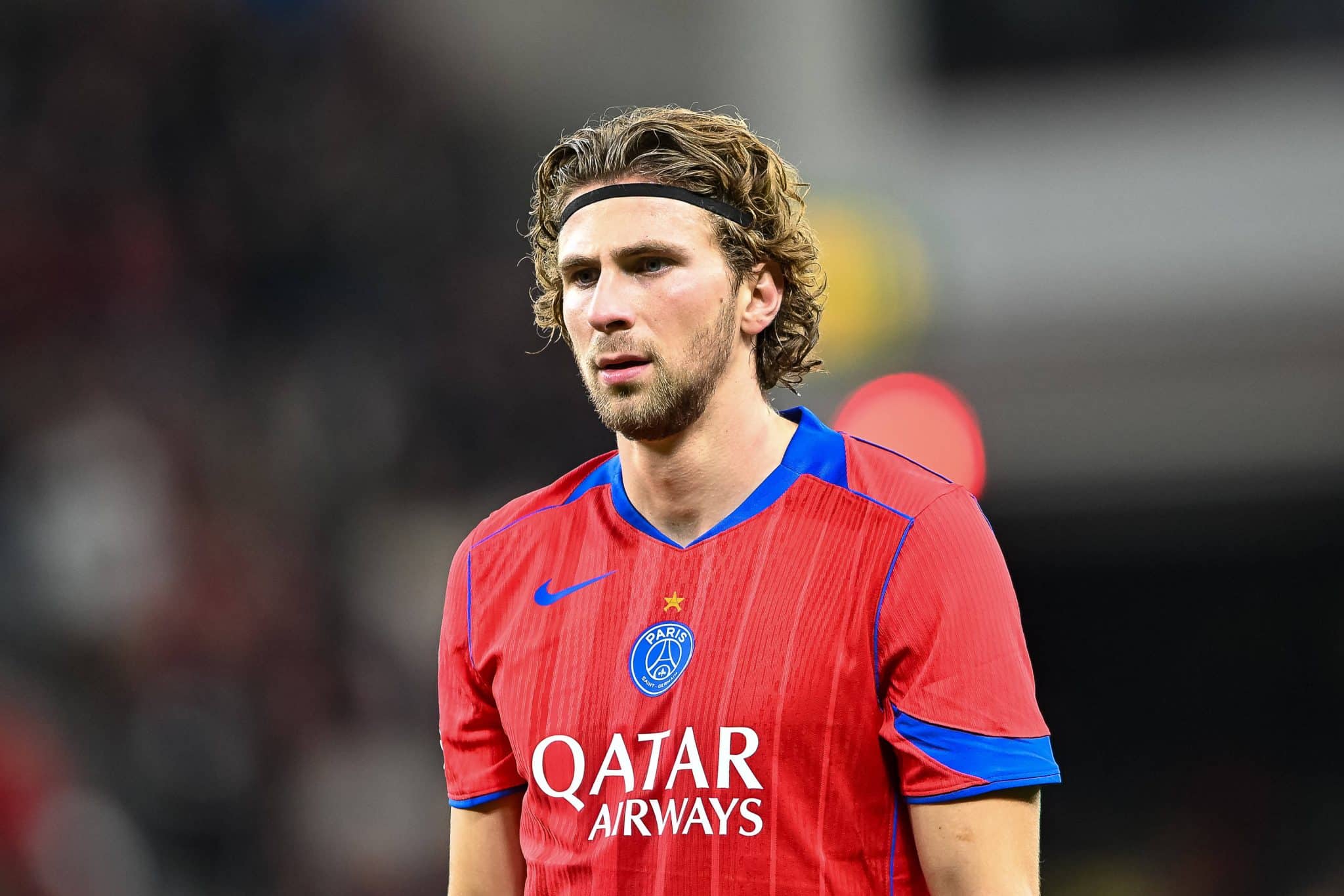 Zabarnyi durante partida do PSG