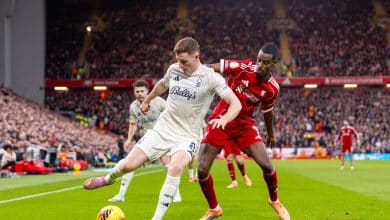&lsquo;Queridinho&rsquo; da Inglaterra freia Liverpool e justifica alta pedida do Forest em Anfield