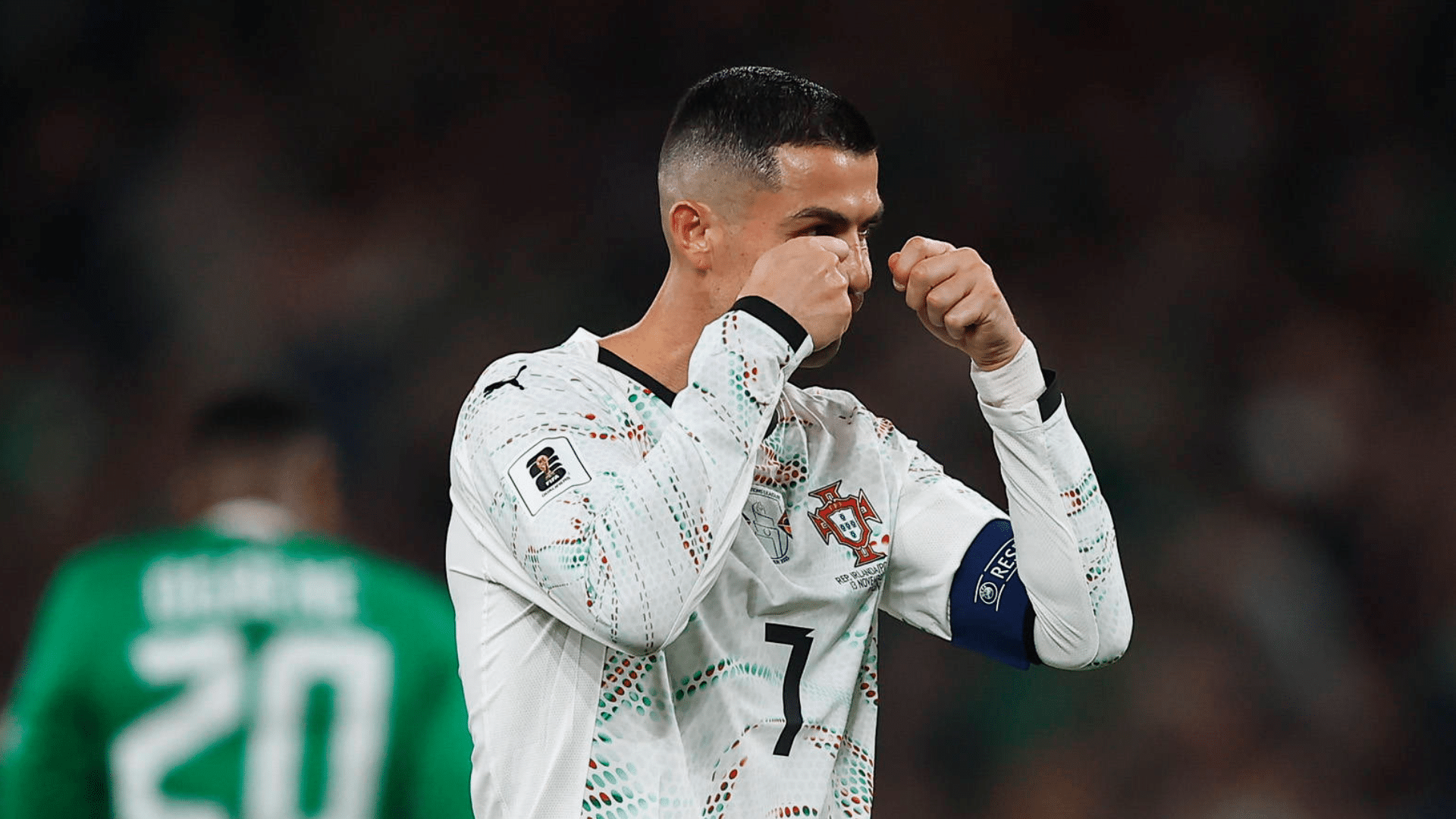 Cristiano Ronaldo faz gesto de 'choro' em Irlanda x Portugal