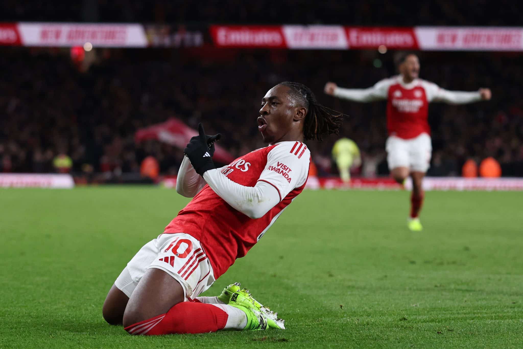 &lsquo;Quem &eacute; Eze?&rsquo;: Astro do Arsenal responde treinador e castiga Tottenham em goleada