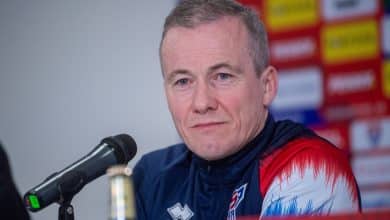 &lsquo;Apesar de tudo&rsquo;: Por milagre, t&eacute;cnico de Ilhas Faro&eacute; escreve carta forte pr&eacute;-decis&atilde;o