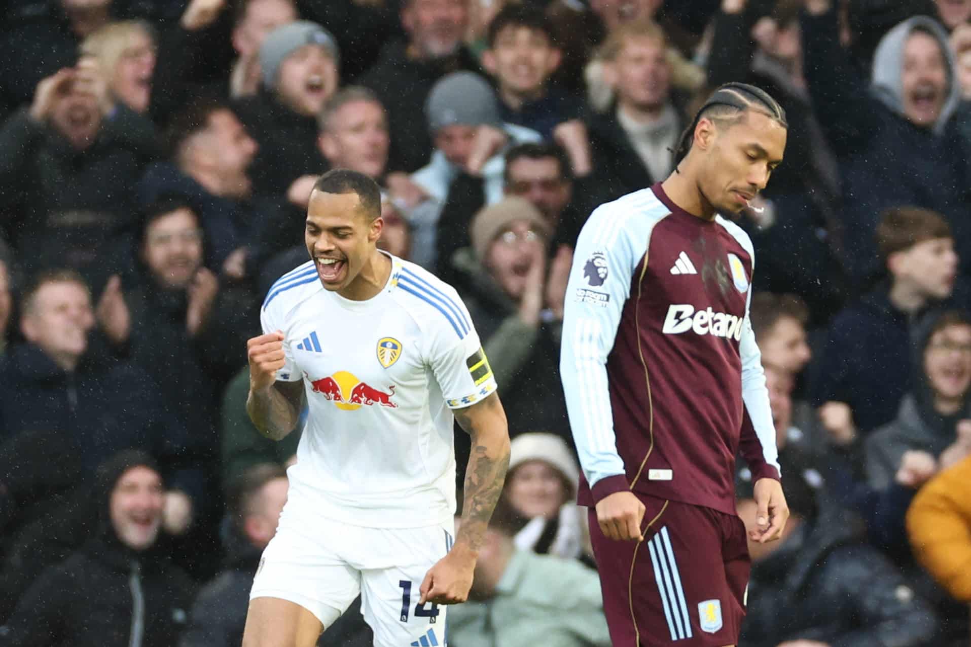 Nmecha ap&oacute;s gol do Leeds contra o Aston Villa