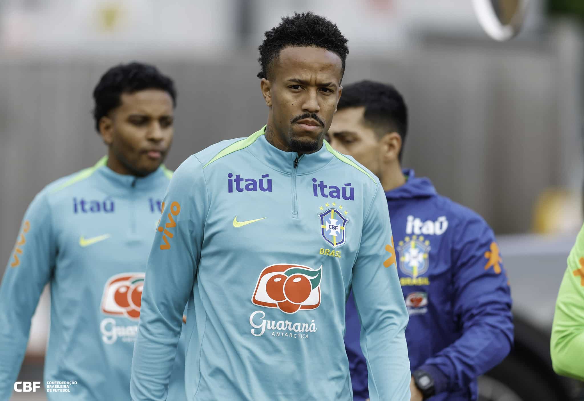 Milit&atilde;o ser&aacute; titular da lateral direita contra Senegal