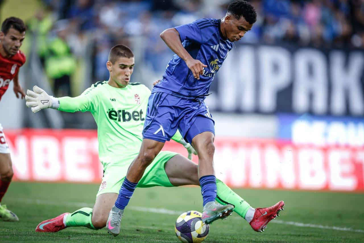 Maicon durante jogo do Levski