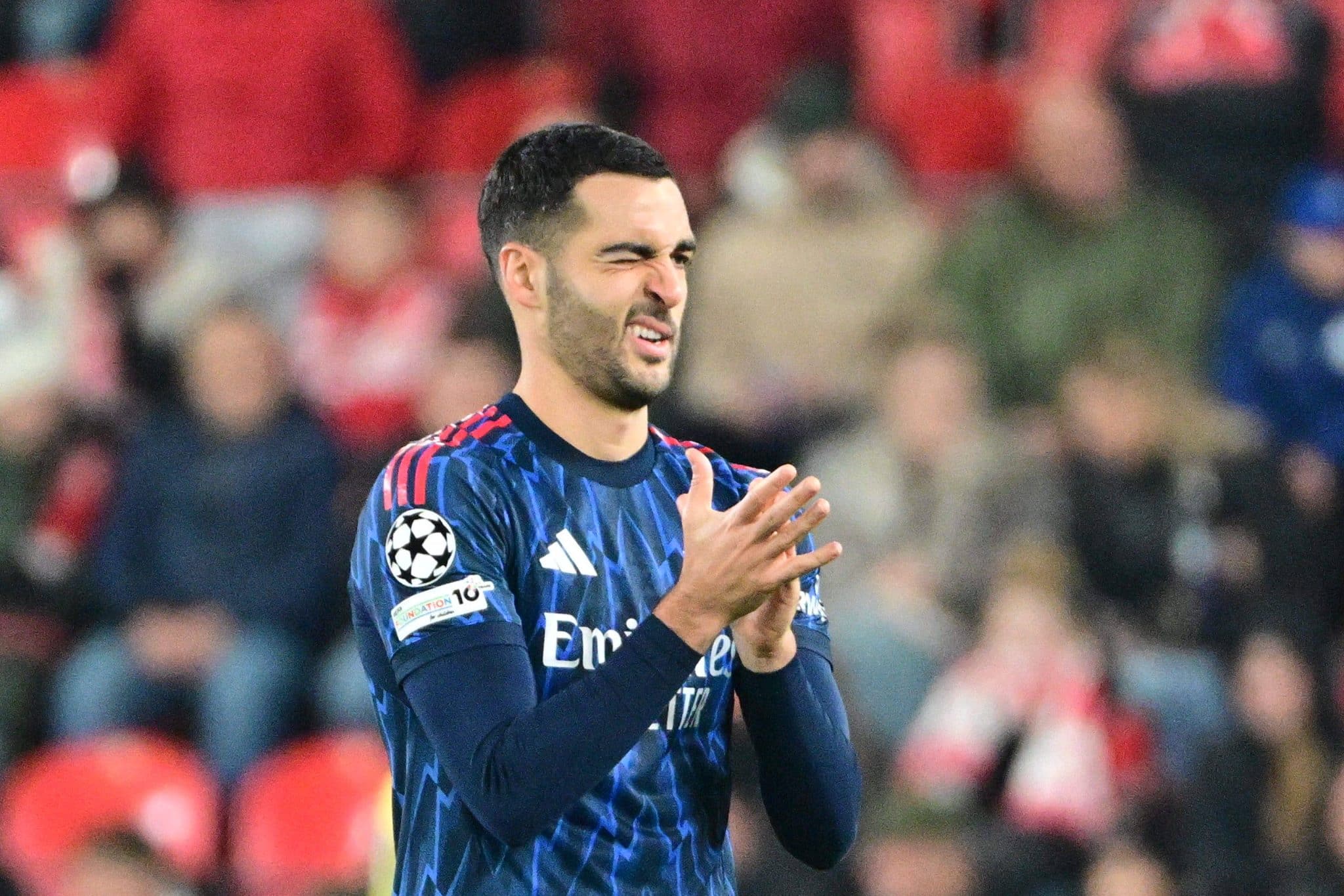 Merino comemora ao marcar em Slavia Praga x Arsenal