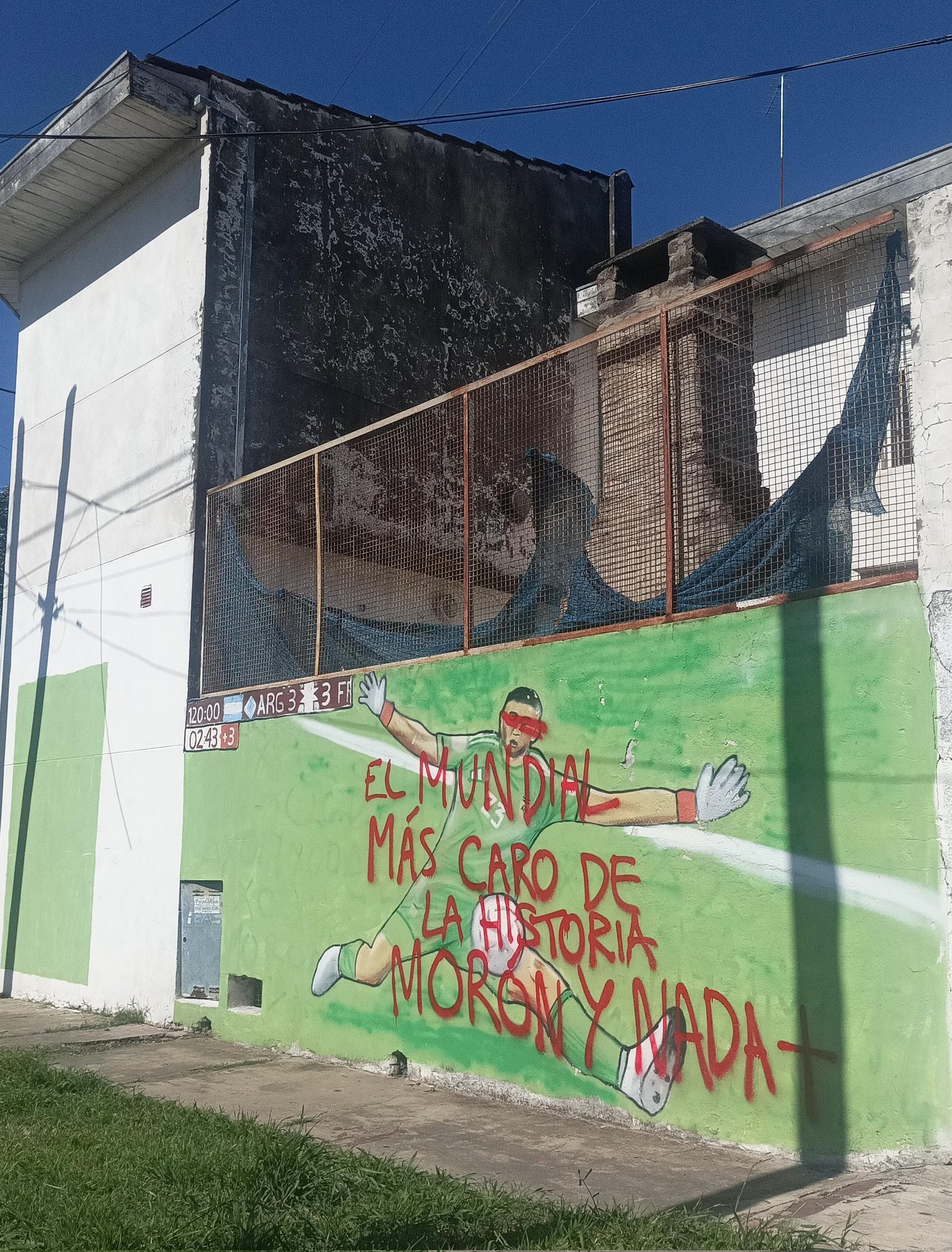 Mural em homenagem a Dibu Martinez vandalizado