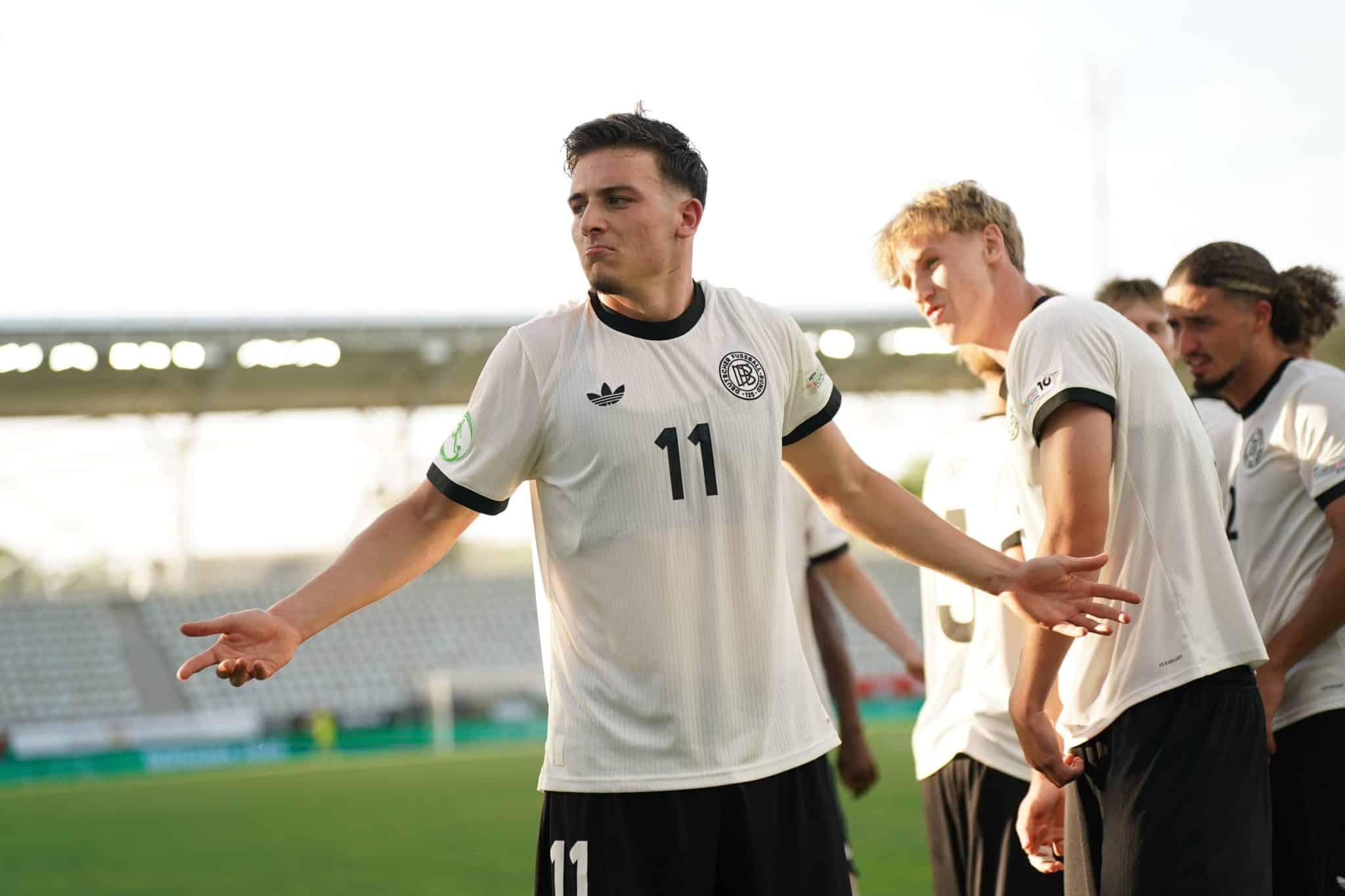 El Mala celebra gol pela Alemanha sub-19