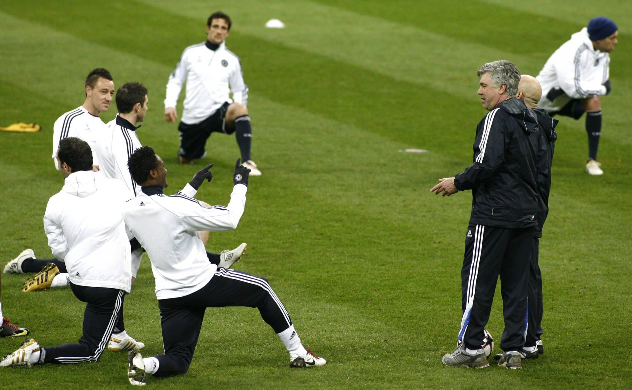 Ancelotti comanda treino do Chelsea na temporada 2009/10
