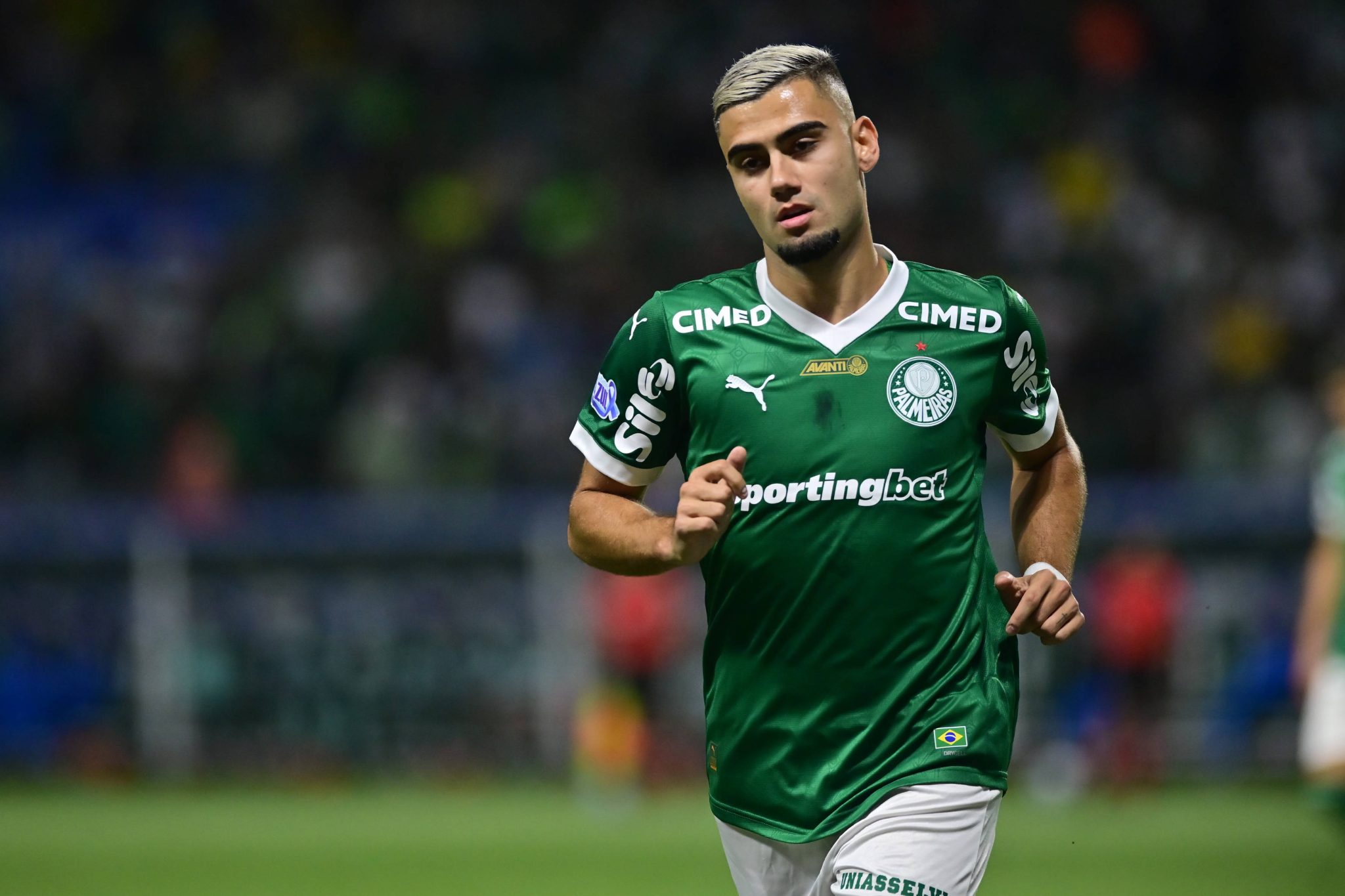 Andreas Pereira precisou de 15 jogos para fazer 4 fun&ccedil;&otilde;es no Palmeiras e virar pe&ccedil;a essencial