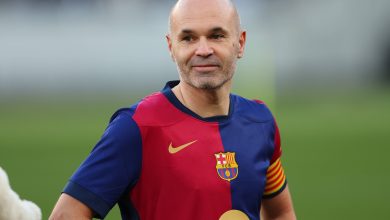 &lsquo;&Eacute; um jogador extraordin&aacute;rio&rsquo;: Iniesta se derrete por estrela do Barcelona e d&aacute; conselho
