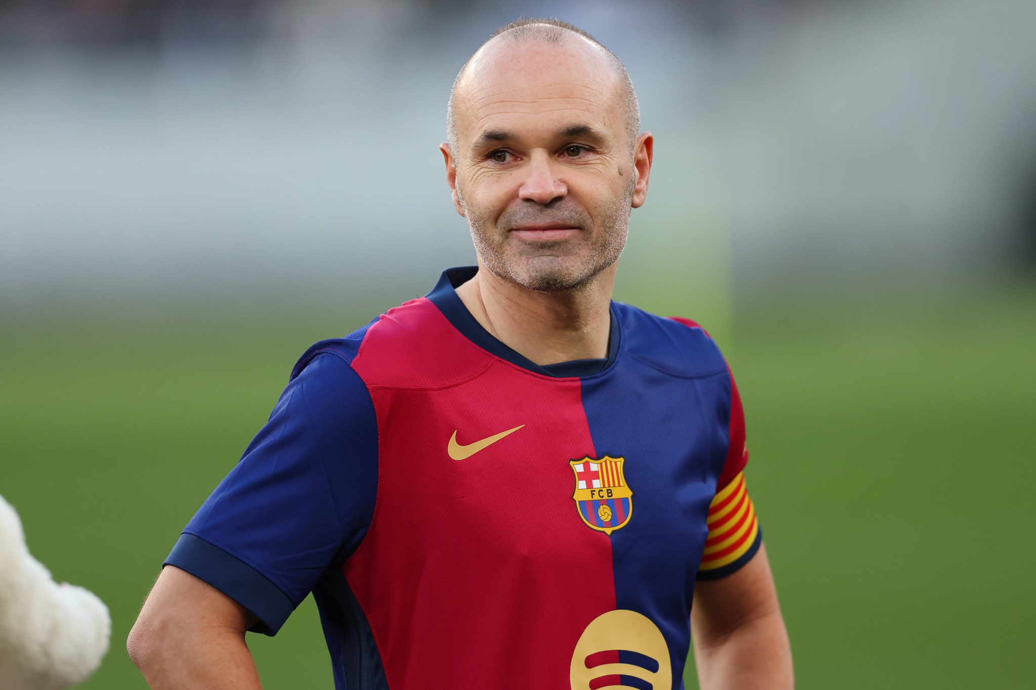 &lsquo;&Eacute; um jogador extraordin&aacute;rio&rsquo;: Iniesta se derrete por estrela do Barcelona e d&aacute; conselho