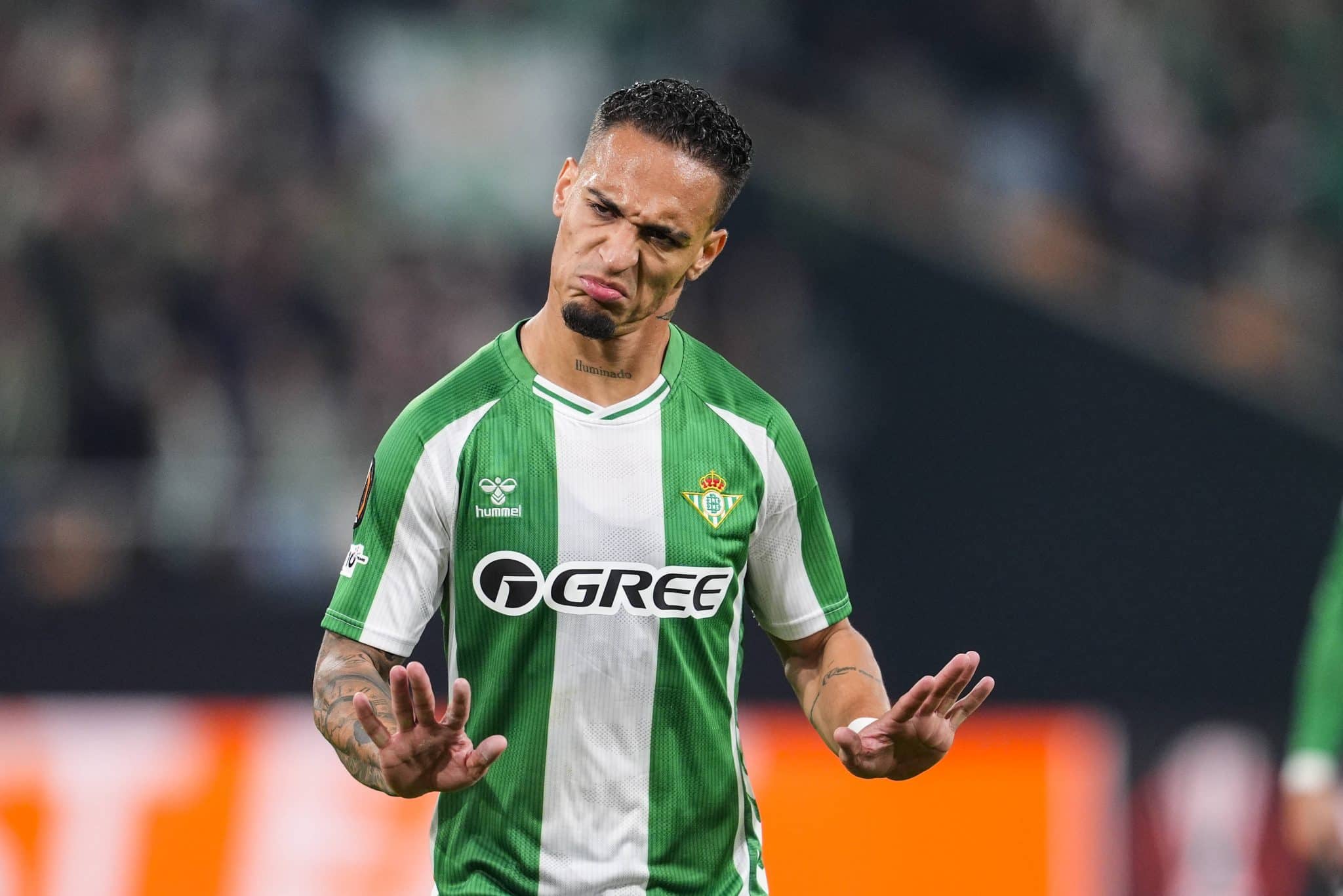 Antony celebra gol pelo Betis